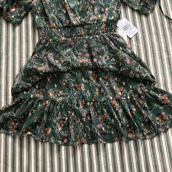 City Vibe Women’s green paisley/floral short sleeve layered mini dress sz M NWT - Picture 4 of 11